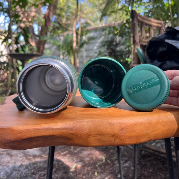 Stanley Classic Green and Silver Flask like new 24 oz - Picture 4 of 6